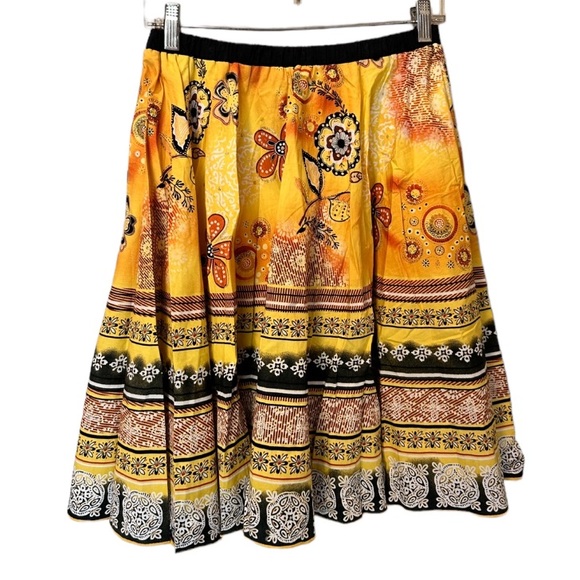 Genevive Gozum Dresses & Skirts - Genevieve Gozum Floral skirt Size 20.